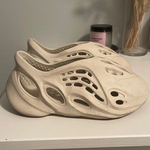 Yeezy foam runner size 4.5